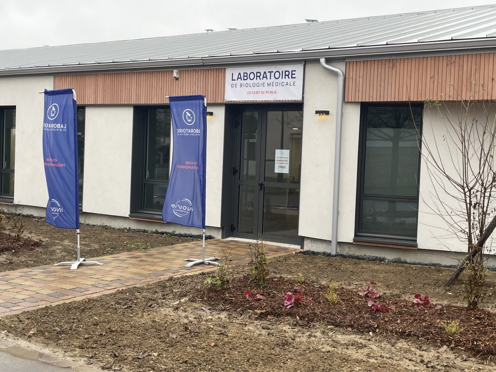 Façade extérieure du laboratoire de biologie médicale Inovie situé à Armainvilliers.